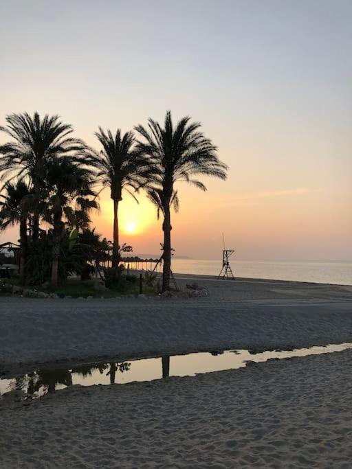 Ferienhaus Nyrenoverat! Beachfront Townhouse Med Pool Málaga