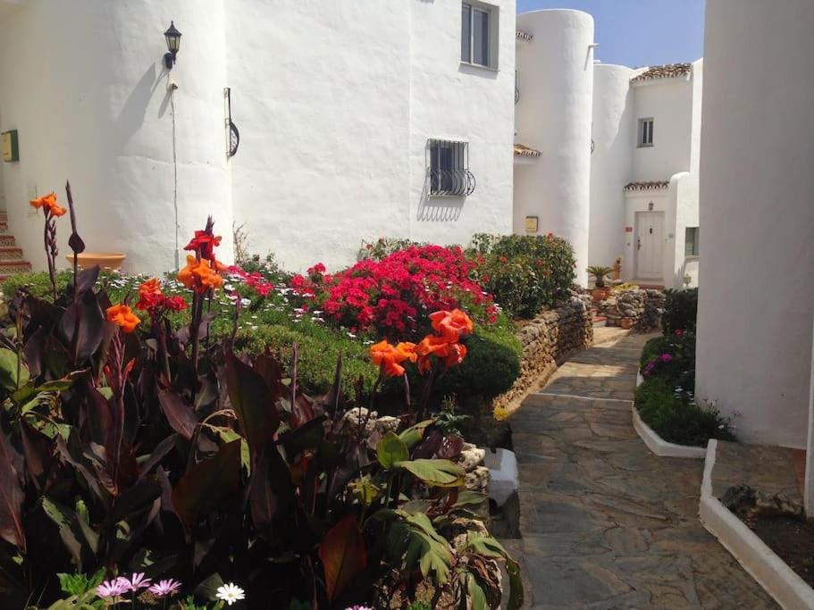Ferienhaus Nyrenoverat! Beachfront Townhouse Med Pool Málaga