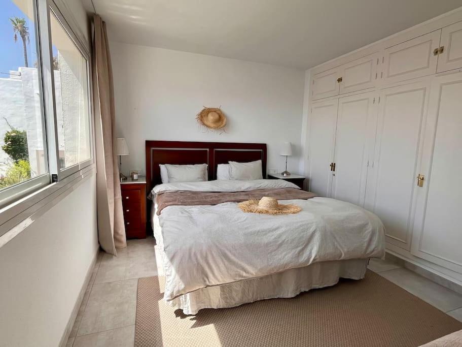 Nyrenoverat! Beachfront Townhouse Med Pool Ferienhaus