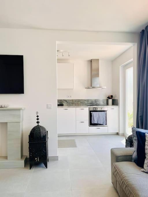 Nyrenoverat! Beachfront Townhouse Med Pool * Malaga